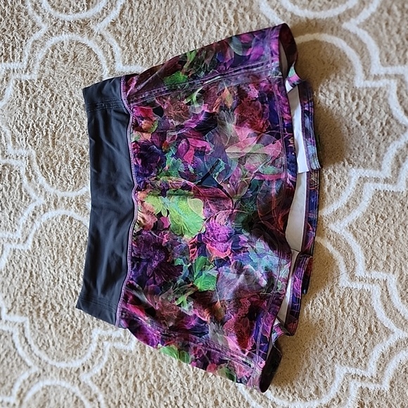 lululemon athletica Dresses & Skirts - 🩷 Lululemon Pace Rival Mid-Rise Skirt in Vivid Floral Tone Multi EUC